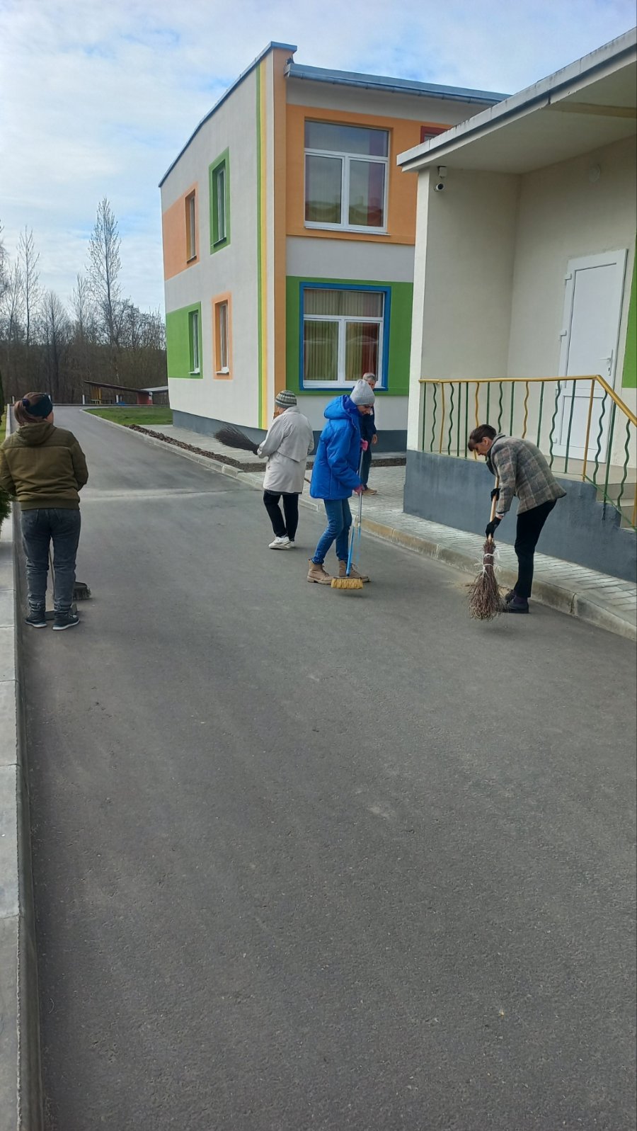 Субботник по уборке территории детского сада