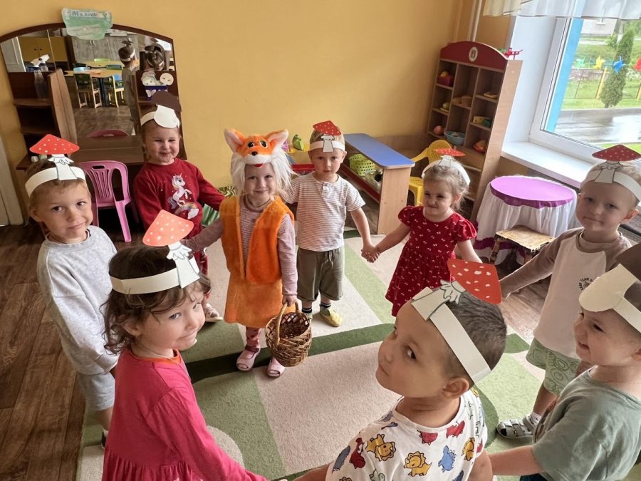 Как лисичка ходила в лес за грибами