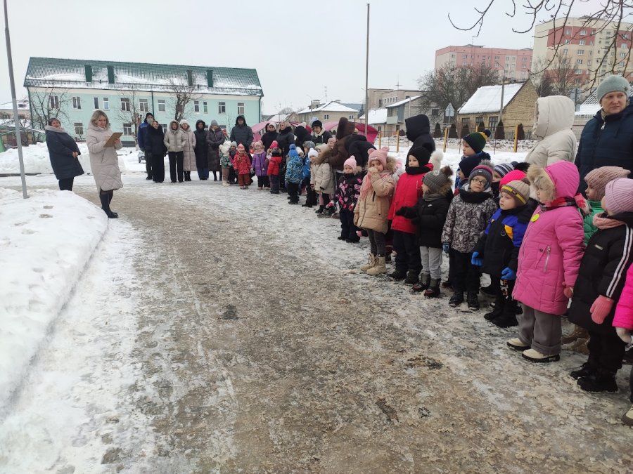 Практическая отработка планов эвакуации при пожаре, действий в условиях иных ЧС, оказанию первой помощи.