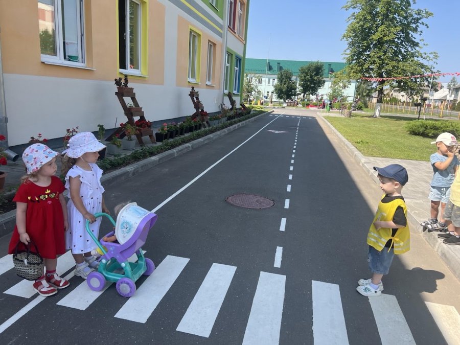 Закрепляем правила безопасного перехода дороги.