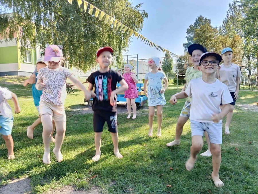 Босиком по траве — с пользой для здоровья!
